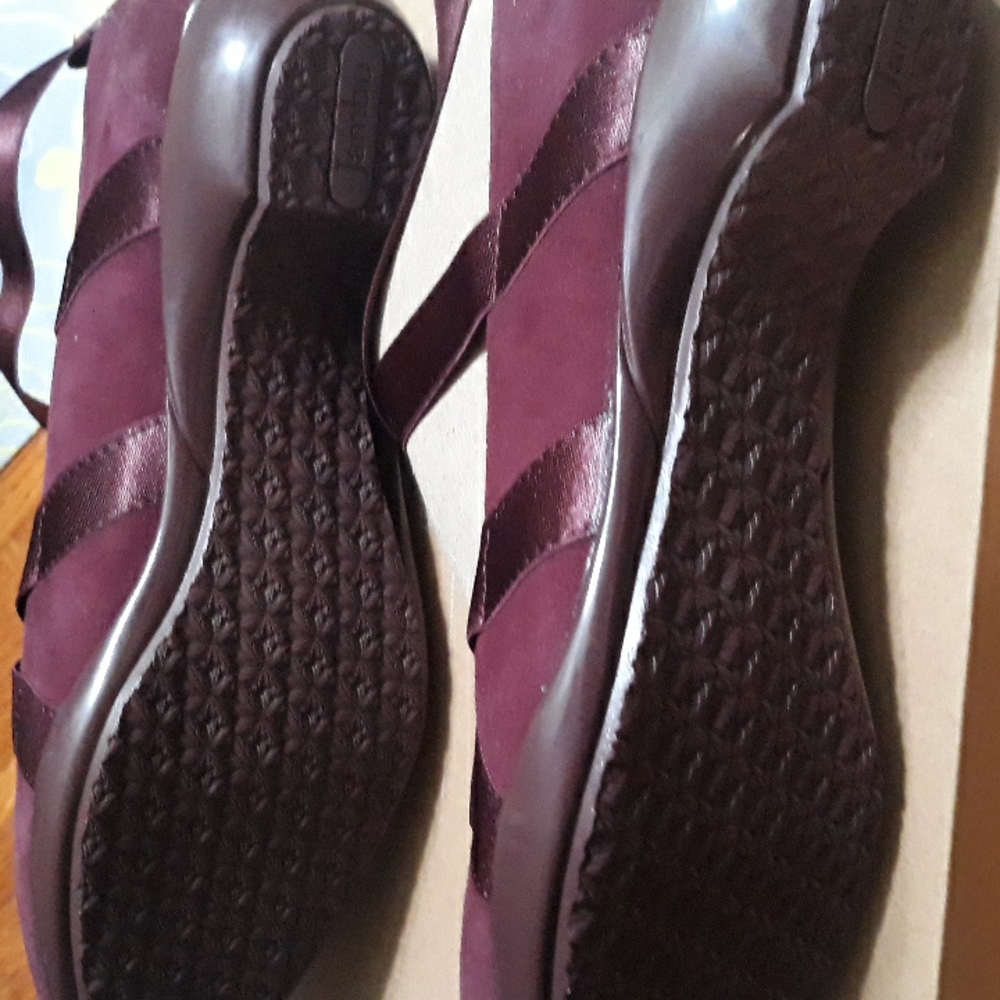 Burgundy Ballet Style  Suede Flats Sz 8.5 - Picture 8 of 16